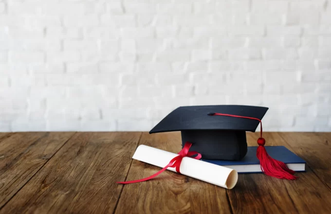 Tesi e pergamena di laurea